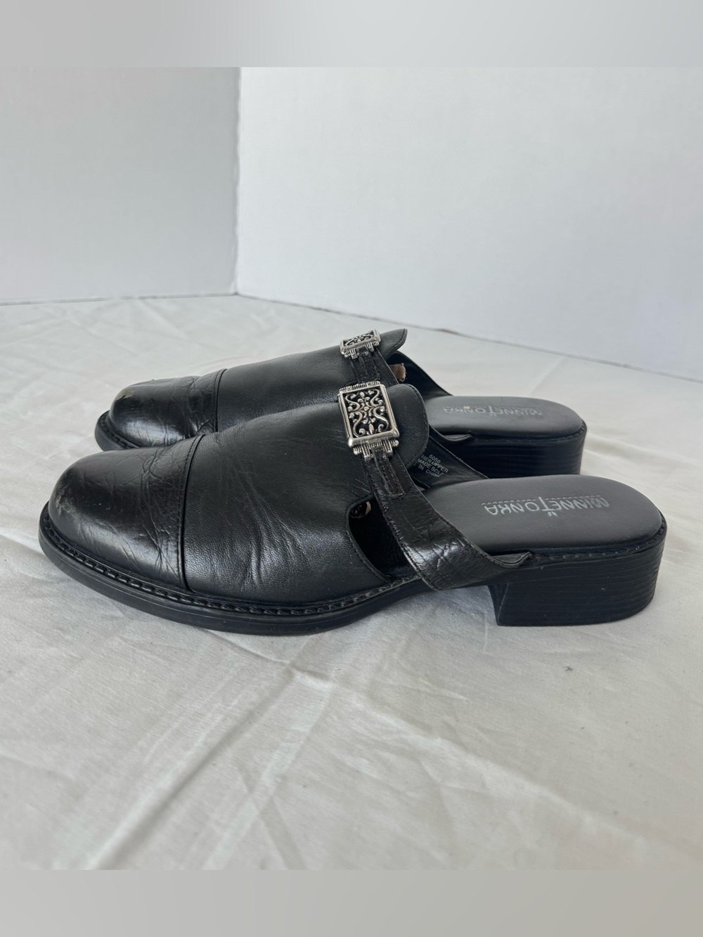 Minnetonka Black Leather Mule Clogs with Silver Buckle Size 7.5